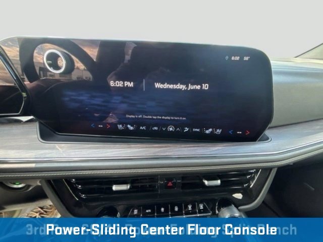 Used 2025 Chevrolet Suburban Premier AWD/4WD image 29