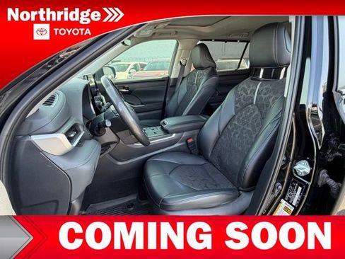 Used 2024 Toyota Highlander XLE image 6