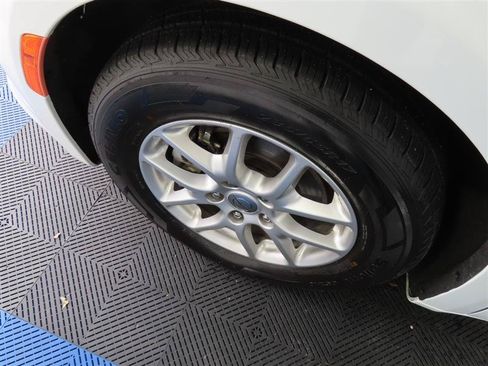 Used 2023 Chrysler Voyager LX FWD image 6