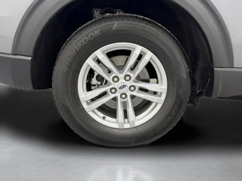 Used 2023 Ford Explorer XLT image 9