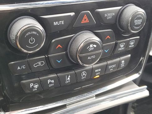 Used 2022 Jeep Grand Cherokee Limited w/ Luxury Group II image 18