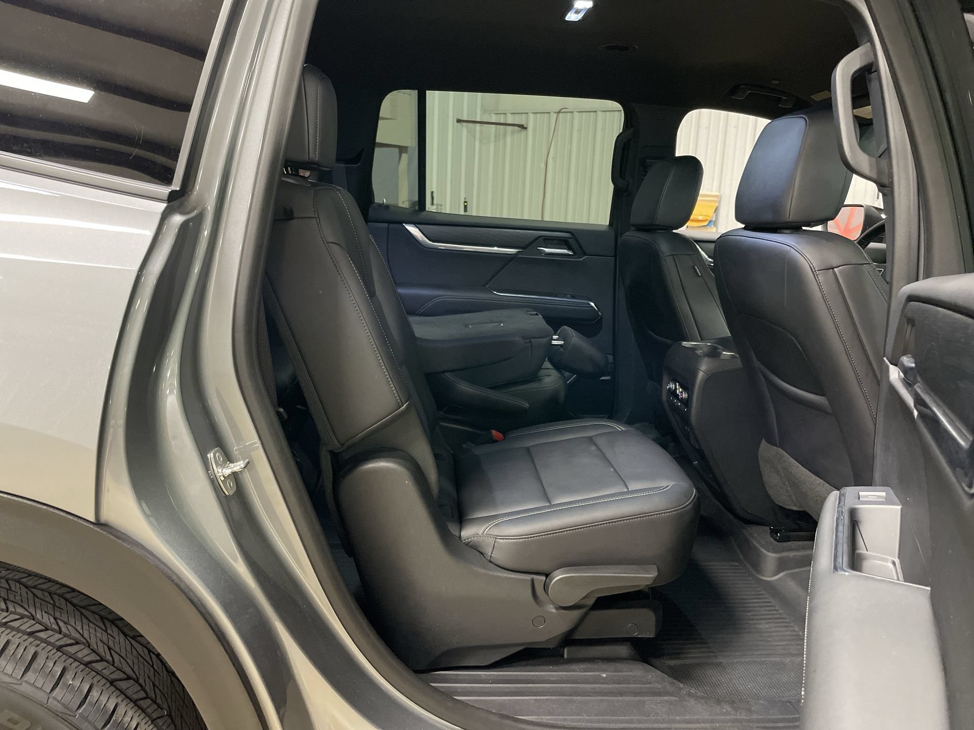 Used 2024 GMC Acadia Elevation w/ Luxury Package FWD image 31