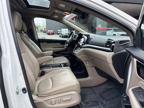 Used 2023 Honda Odyssey Touring image 10