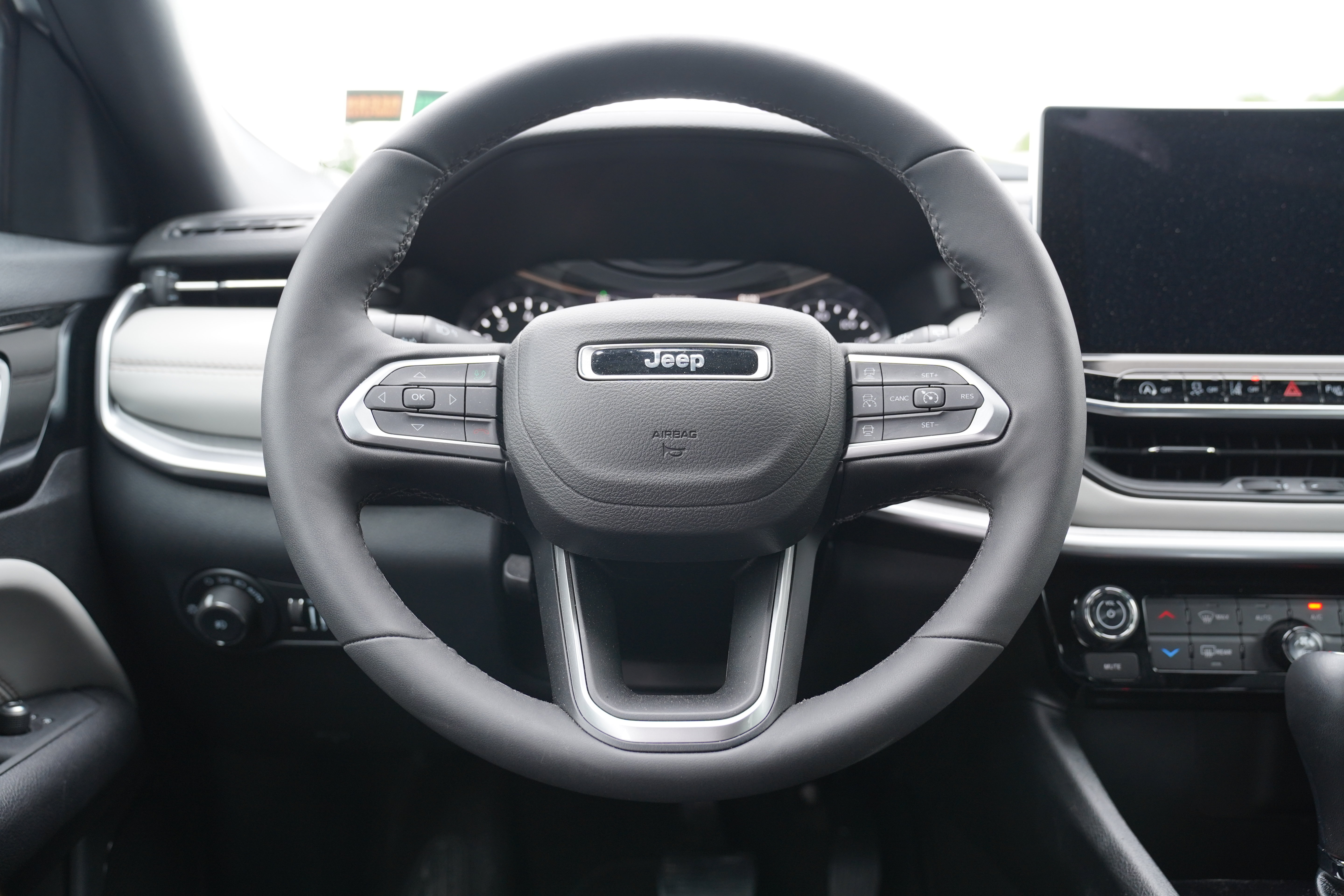 Used 2026 Jeep Compass Limited AWD/4WD image 17