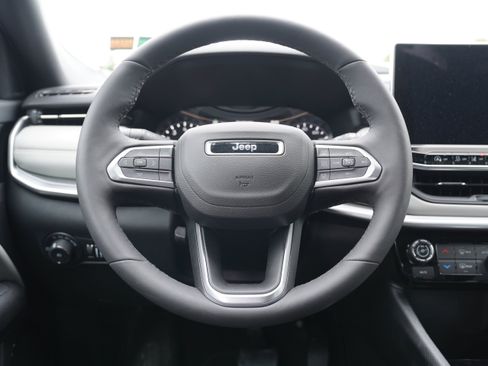 Used 2026 Jeep Compass Limited AWD/4WD image 17