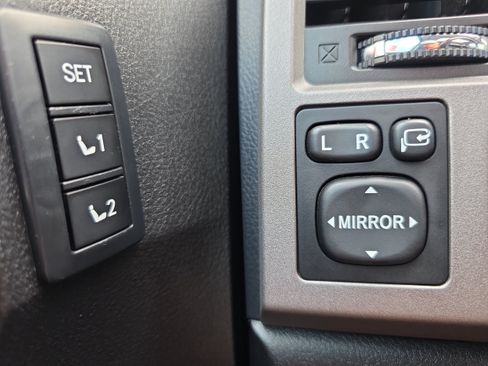 Used 2013 Toyota Tundra Limited AWD/4WD image 25
