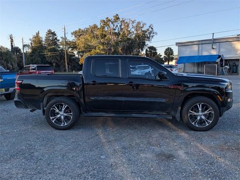 Used 2022 Nissan Frontier SV image 2