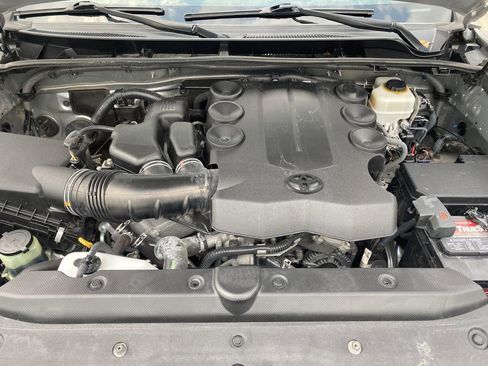 Used 2014 Toyota 4Runner SR5 image 12