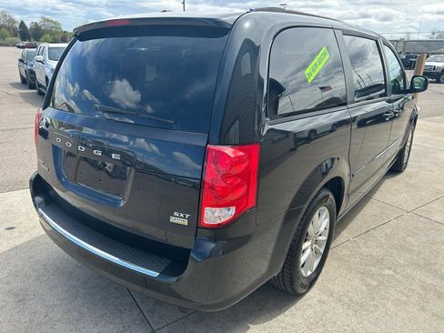 Used 2016 Dodge Grand Caravan SXT FWD image 5