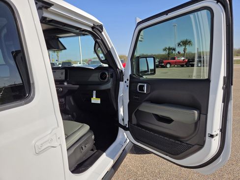 New 2026 Jeep Gladiator Mojave image 21