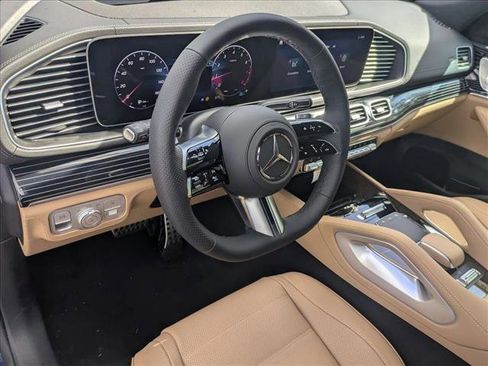New 2026 Mercedes-Benz GLS 580 4MATIC image 3