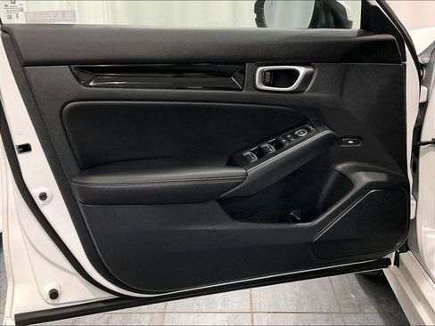 Used 2023 Honda Civic Touring image 9