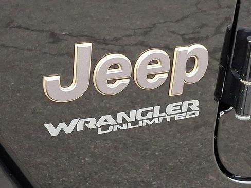 Used 2022 Jeep Wrangler Unlimited Rubicon image 34