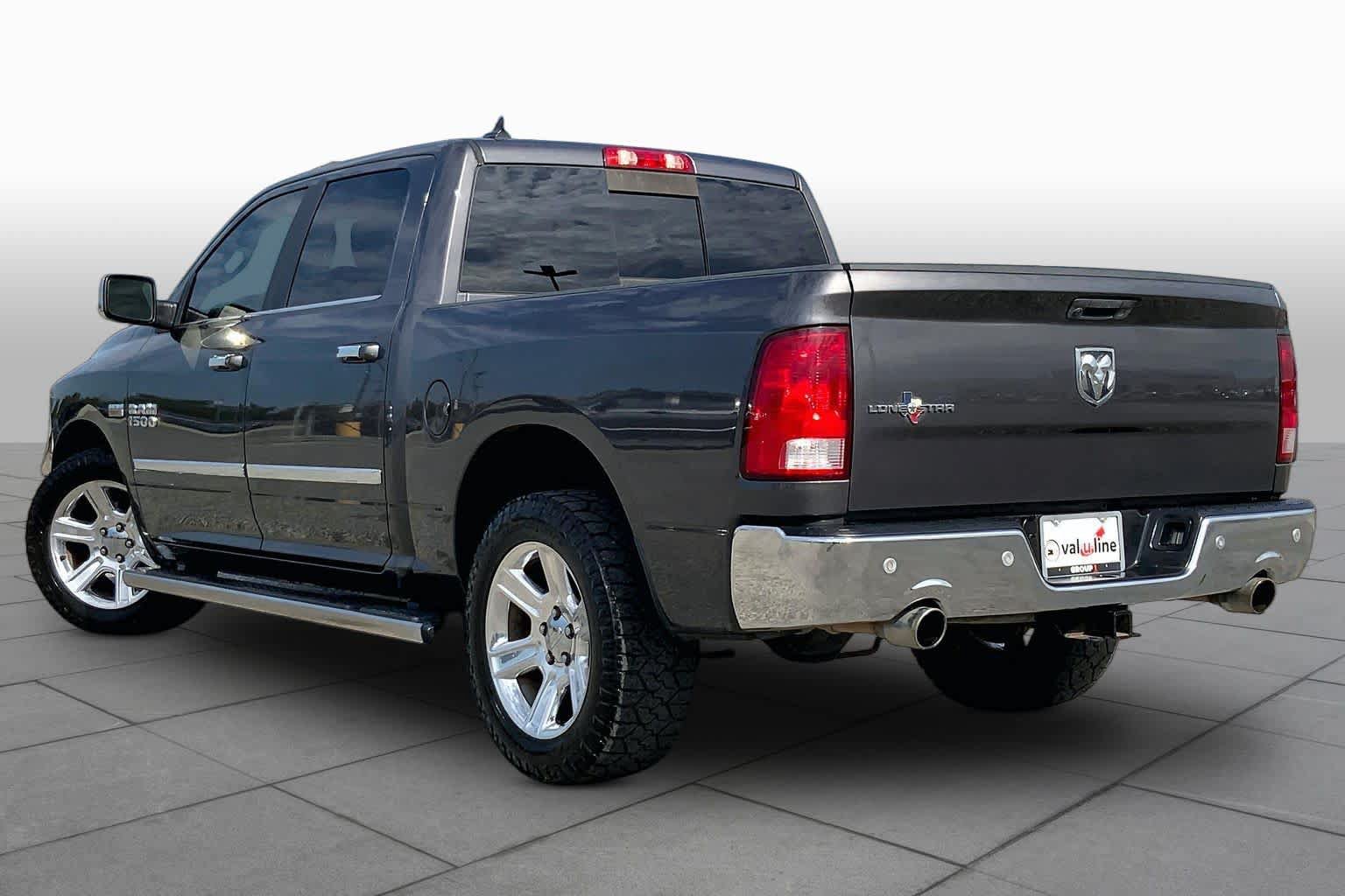 Used 2017 RAM 1500 SLT RWD image 12