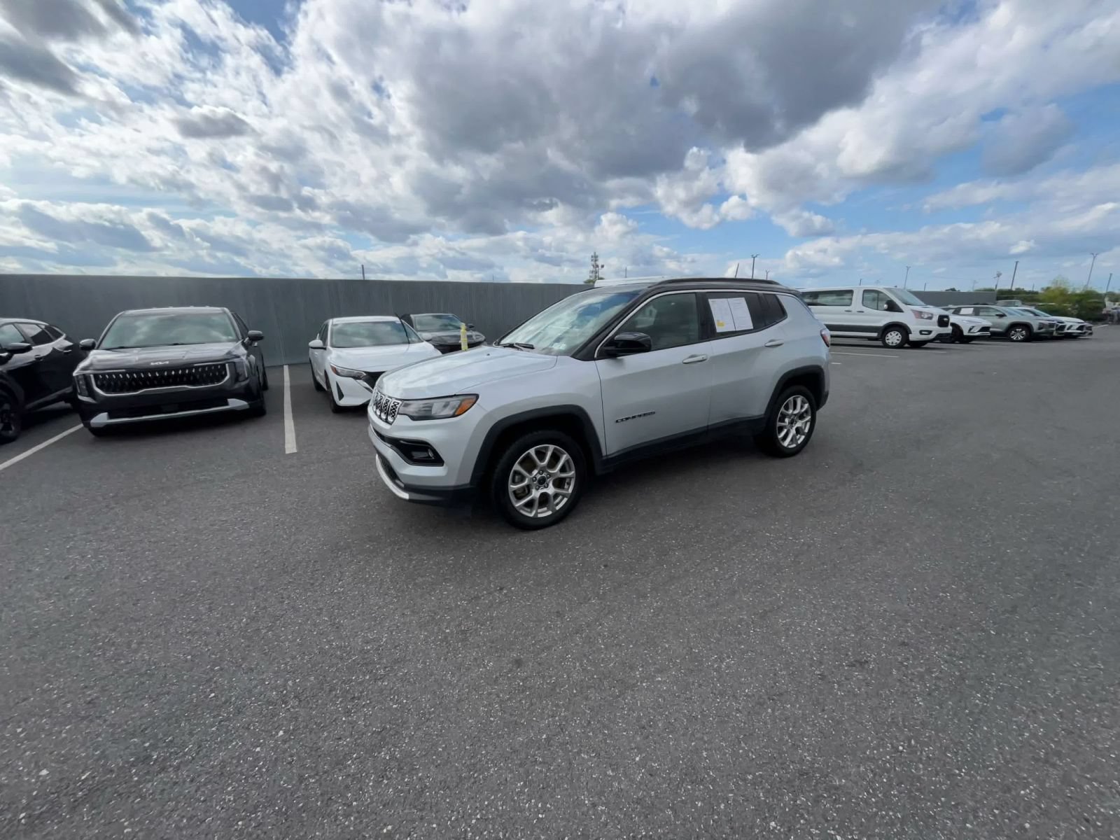 Used 2025 Jeep Compass Limited AWD/4WD image 7