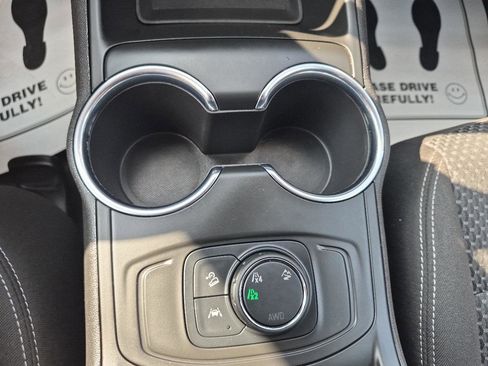 Used 2023 GMC Terrain SLE w/ LPO, Floor Liner Package image 21