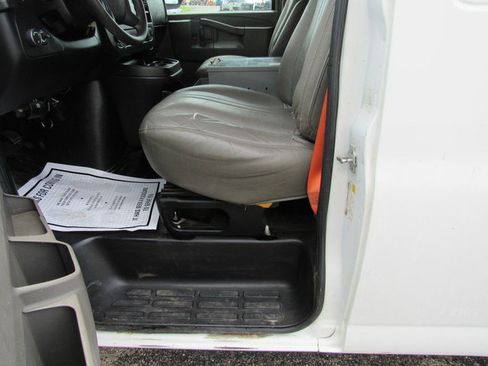Used 2018 Chevrolet Express 2500 w/ Driver Convenience Package RWD image 26