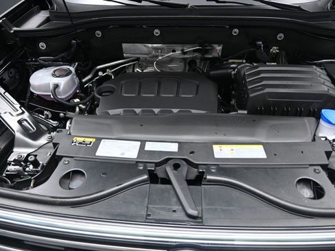 Used 2025 Volkswagen Atlas SEL image 31