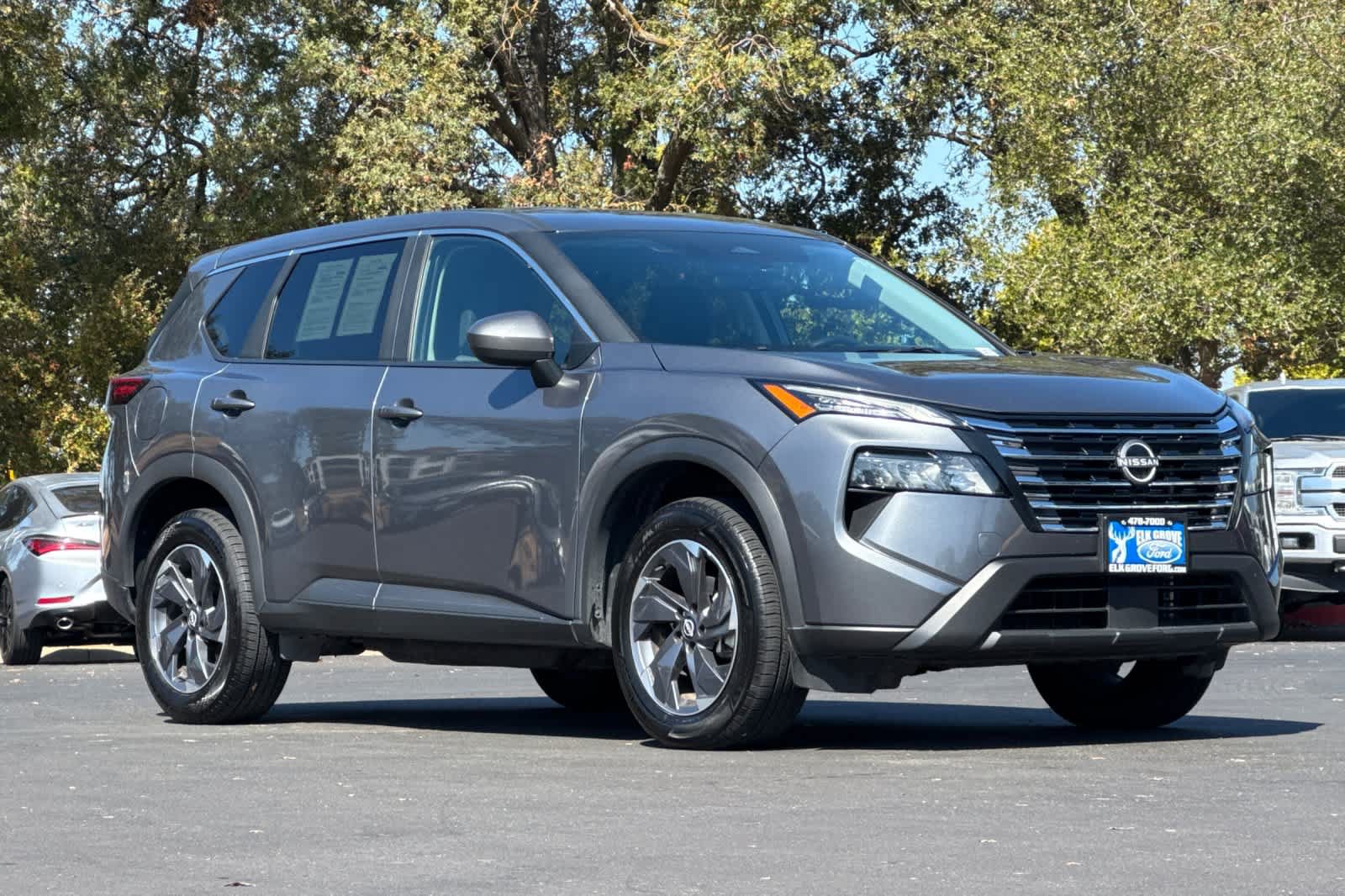 Used 2025 Nissan Rogue SV FWD image 9