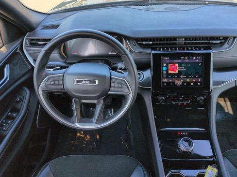 Used 2022 Jeep Grand Cherokee L Laredo image 15