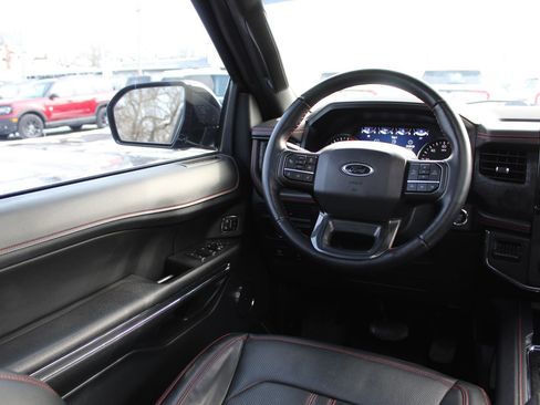 Used 2022 Ford Expedition Max Limited image 9