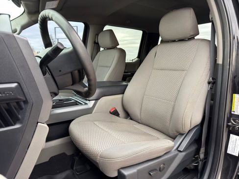 Used 2022 Ford F350 XLT w/ Black Appearance Package image 13