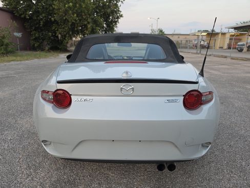 Used 2016 MAZDA MX-5 Miata Club RWD image 6