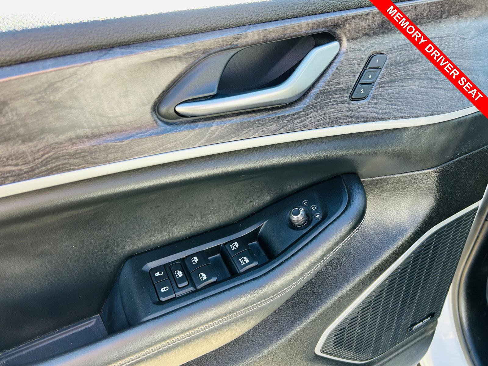 Used 2023 Jeep Grand Cherokee L Limited w/ Luxury Tech Group II AWD/4WD image 19