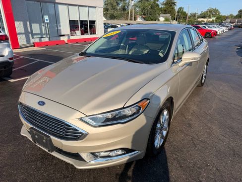 Used 2017 Ford Fusion SE w/ Fusion SE Technology Package FWD image 1