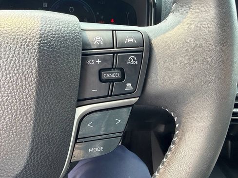 Used 2025 Toyota Camry SE AWD/4WD image 19