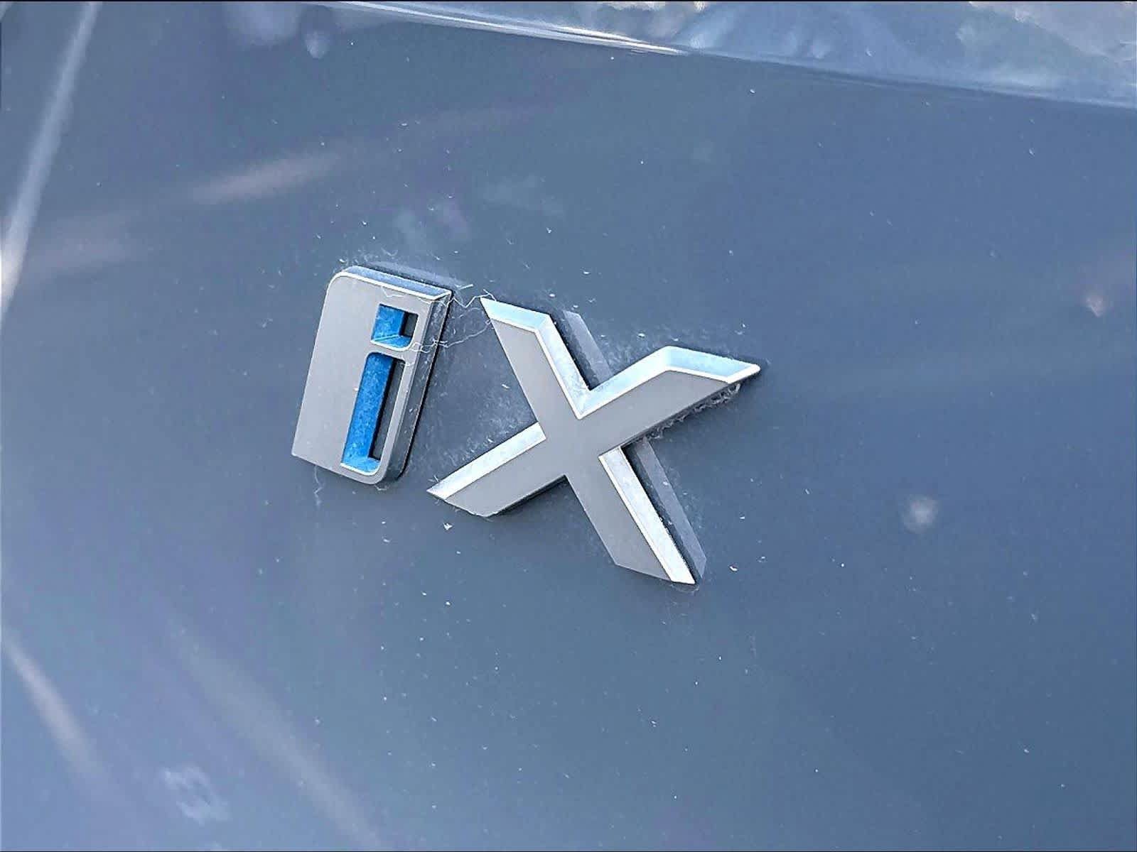 Used 2023 BMW iX xDrive50 w/ Sport Package AWD/4WD image 24