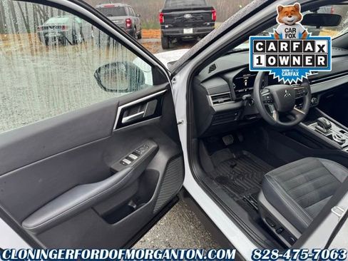 Used 2024 Mitsubishi Outlander SE Black Edition image 16