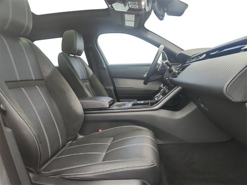 Used 2019 Land Rover Range Rover Velar R-Dynamic SE image 26
