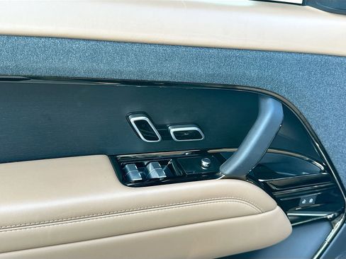 Used 2023 Land Rover Range Rover Sport SE image 20