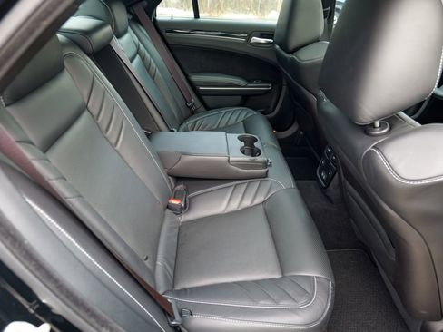 Used 2023 Chrysler 300 C image 30