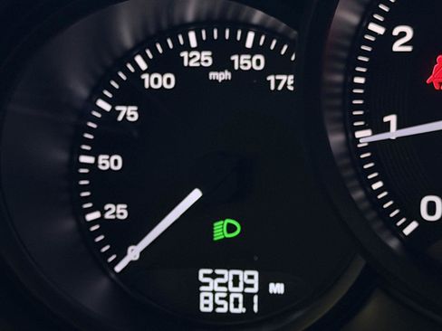 Certified 2025 Porsche Macan image 21