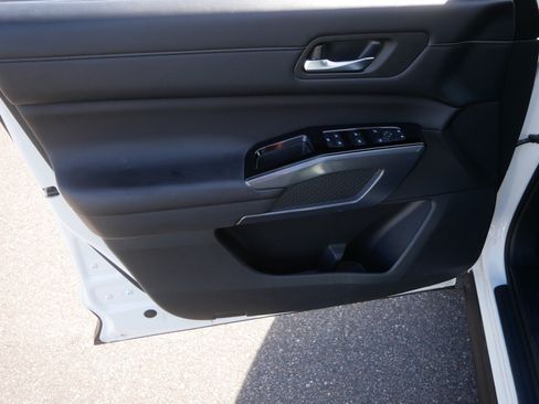 Used 2023 Nissan Pathfinder SL w/ Black Appearance Package AWD/4WD image 22