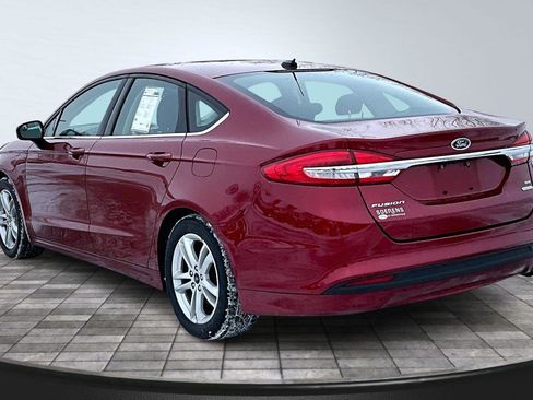 Used 2018 Ford Fusion SE image 4
