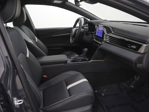 Used 2025 Toyota Camry SE image 10