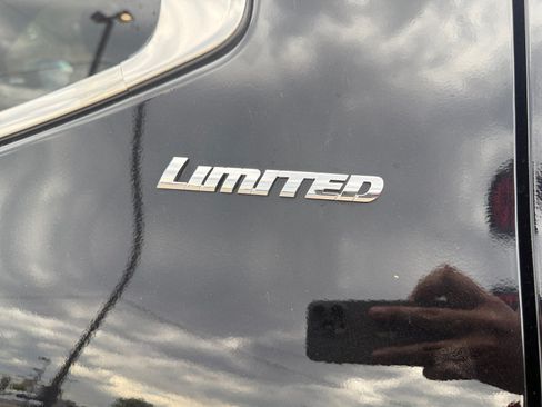 Used 2025 Toyota Tundra Limited AWD/4WD image 24