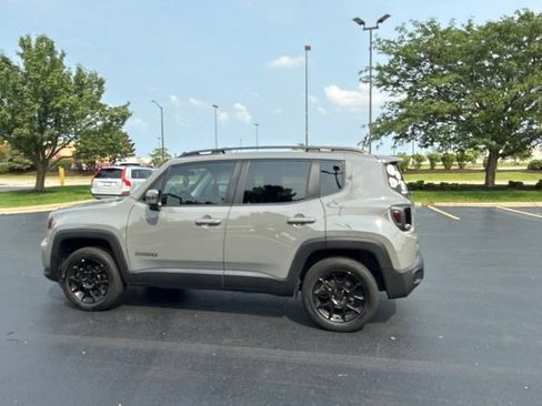 Used 2020 Jeep Renegade Altitude AWD/4WD image 2