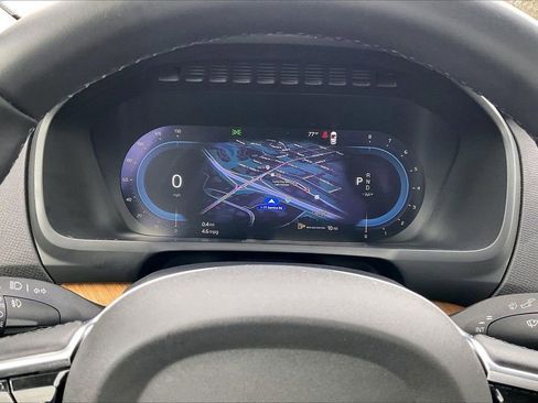 Used 2024 Volvo XC90 B5 Plus image 11