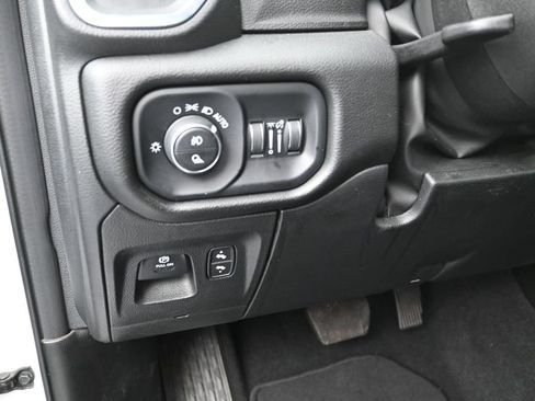 Used 2025 RAM 1500 Laramie AWD/4WD image 12