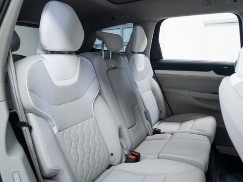 Used 2025 Volvo EX90 Ultra image 23