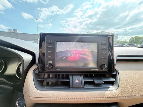 Used 2020 Toyota RAV4 XLE w/ Convenience Package AWD/4WD image 16