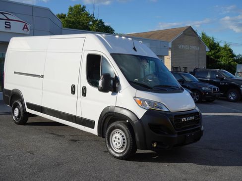 Used 2024 RAM ProMaster 2500 w/ Convenience Group FWD image 8