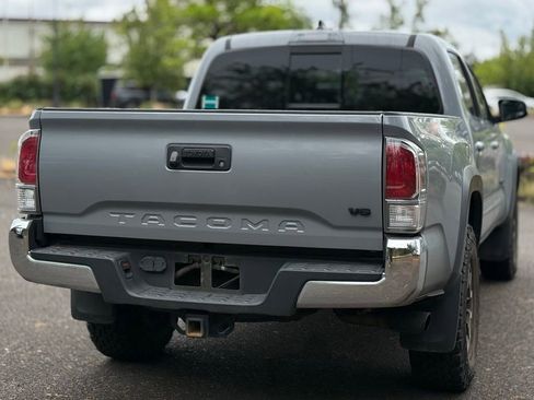 Used 2020 Toyota Tacoma TRD Off-Road AWD/4WD image 5