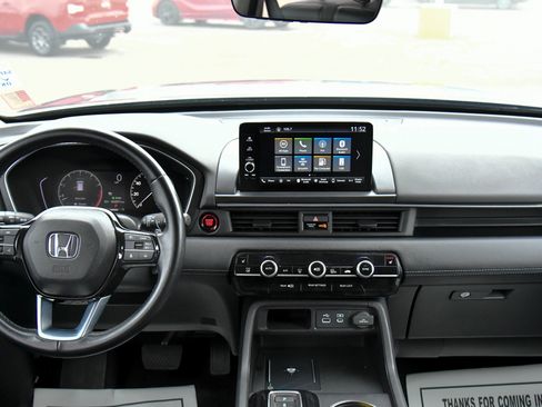 Used 2024 Honda Pilot EX-L image 41