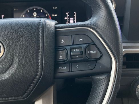 Used 2025 Toyota 4Runner SR5 AWD/4WD image 16
