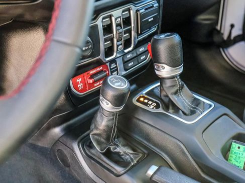 Used 2024 Jeep Wrangler Unlimited Rubicon image 31